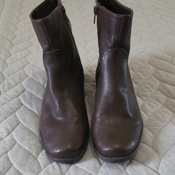 AEROSOLES Dark Brown Ankle Boots - Picture 1 of 3